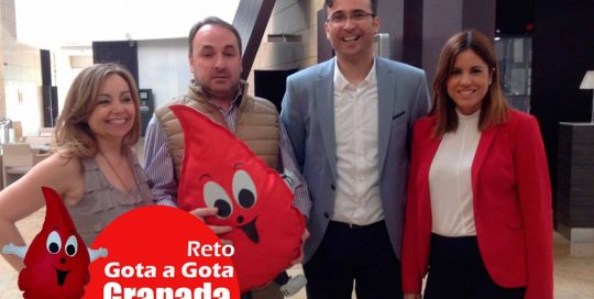 Reto gota a gota banco de sangre Granada con Begoña Ballesteros de Mayoball y Angel Pinar