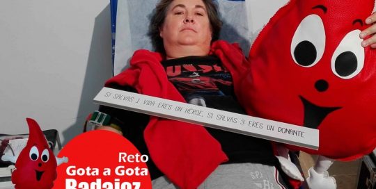 Reto gota a gota banco de sangre Badajoz con Begoña Ballesteros de Mayoball y Angel Pinar