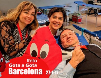 Reto gota a gota banco de sangre Barcelona con Begoña Ballesteros de Mayoball y Angel Pinar