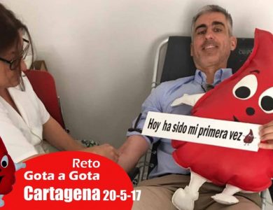 Reto gota a gota banco de sangre Cartagena con Begoña Ballesteros de Mayoball y Angel Pinar