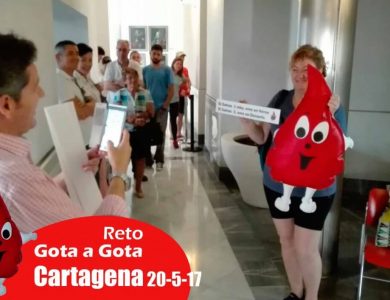 Reto gota a gota banco de sangre Cartagena con Begoña Ballesteros de Mayoball y Angel Pinar