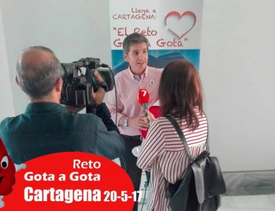 Reto gota a gota banco de sangre Cartagena con Begoña Ballesteros de Mayoball y Angel Pinar