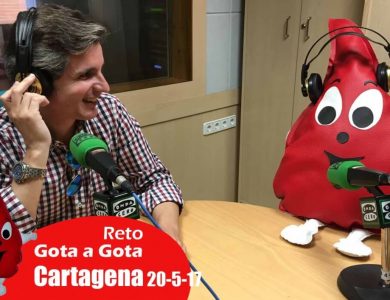 Reto gota a gota banco de sangre Cartagena con Begoña Ballesteros de Mayoball y Angel Pinar