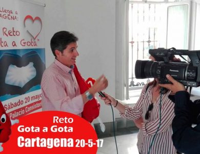 Reto gota a gota banco de sangre Cartagena con Begoña Ballesteros de Mayoball y Angel Pinar