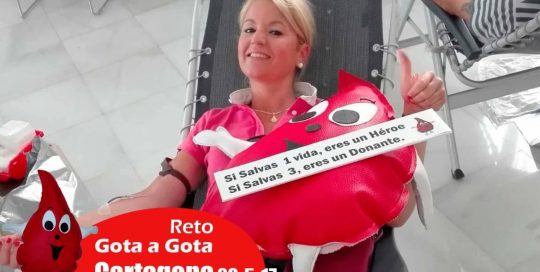 Reto gota a gota banco de sangre Cartagena con Begoña Ballesteros de Mayoball y Angel Pinar