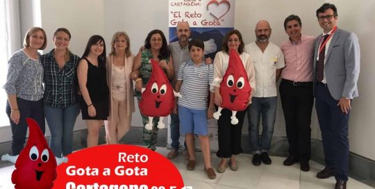 Reto gota a gota banco de sangre Cartagena con Begoña Ballesteros de Mayoball y Angel Pinar