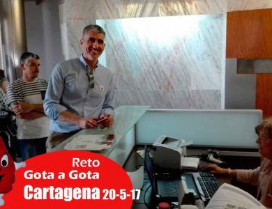 Reto gota a gota banco de sangre Cartagena con Begoña Ballesteros de Mayoball y Angel Pinar