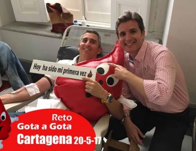 Reto gota a gota banco de sangre Cartagena con Begoña Ballesteros de Mayoball y Angel Pinar