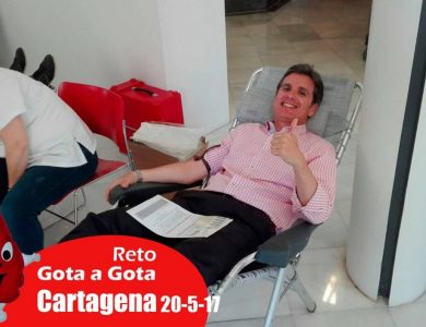 Reto gota a gota banco de sangre Cartagena con Begoña Ballesteros de Mayoball y Angel Pinar