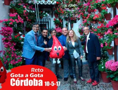 Reto gota a gota banco de sangre Cordoba con Begoña Ballesteros de Mayoball y Angel Pinar