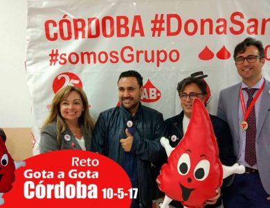 Reto gota a gota banco de sangre Cordoba con Begoña Ballesteros de Mayoball y Angel Pinar