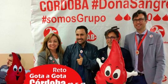 Reto gota a gota banco de sangre Cordoba con Begoña Ballesteros de Mayoball y Angel Pinar