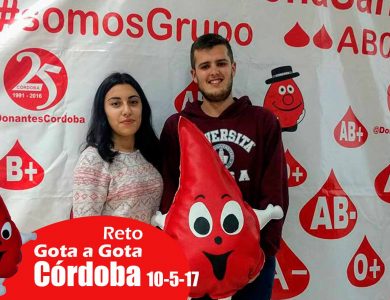 Reto gota a gota banco de sangre Cordoba con Begoña Ballesteros de Mayoball y Angel Pinar